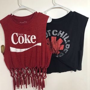Set of 2 Cropped Sleeveless Graphic Tees